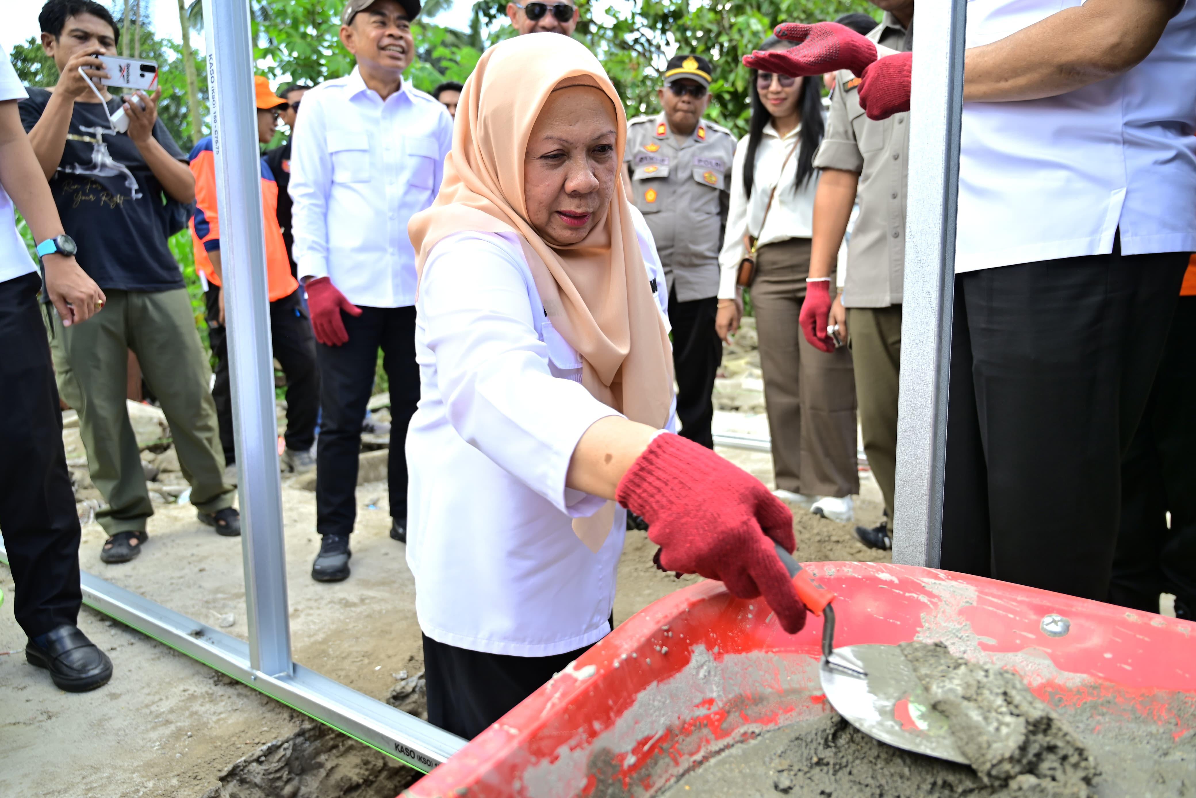 BNPB dan Pemprov Sulteng Bangun 50 Huntara Warga Terdampak Gempa Bumi (M) 6,7 di Kabupaten Sigi,Wagub Sulteng Reny A.Lamadjido Pimpin Peletakan Batu Pertama