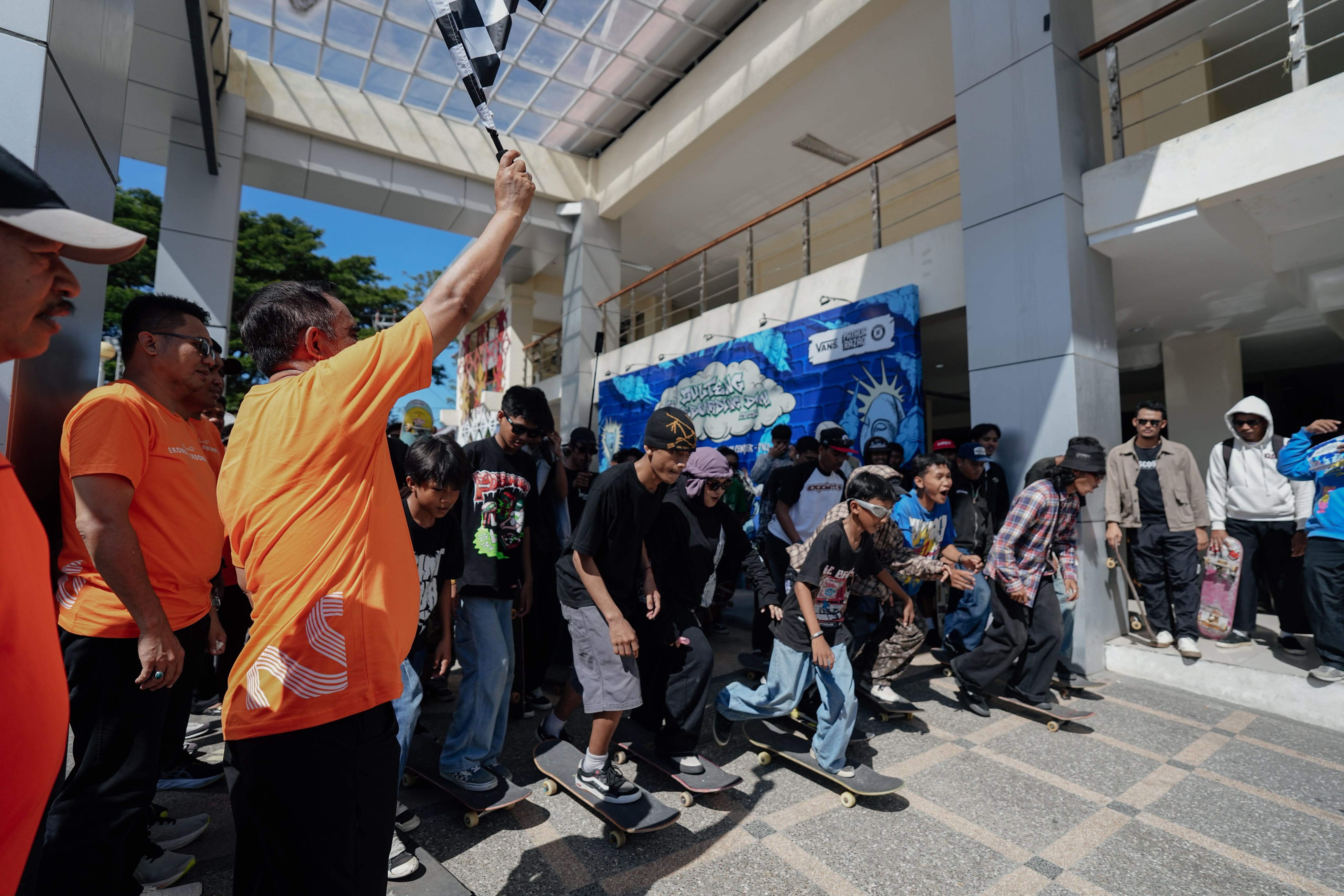Didampingi Ketum KONI Sulteng,Gubernur Anwar Hafid Lepas Parade Go Skateboarding Day 2026 : Dorong Lahirnya Atlet Dunia
